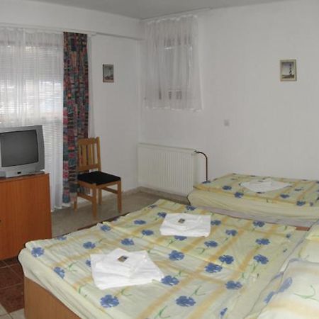 Nadix Panzio Bed & Breakfast Debrecen Room photo