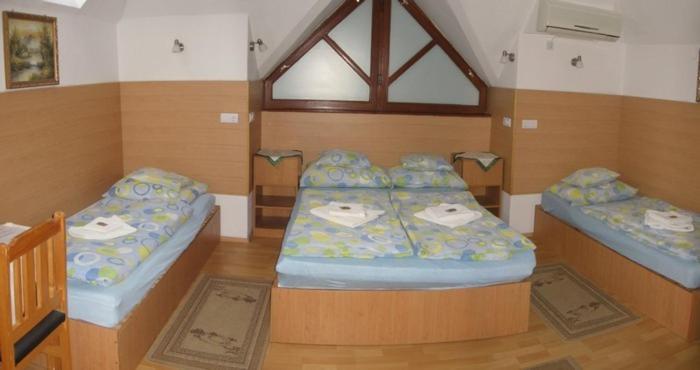 Nadix Panzio Bed & Breakfast Debrecen Room photo